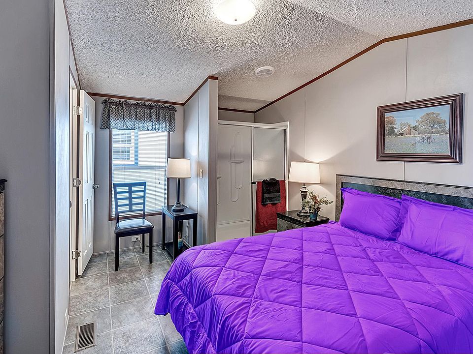 2nd image of 60 Shanklin Rd #64