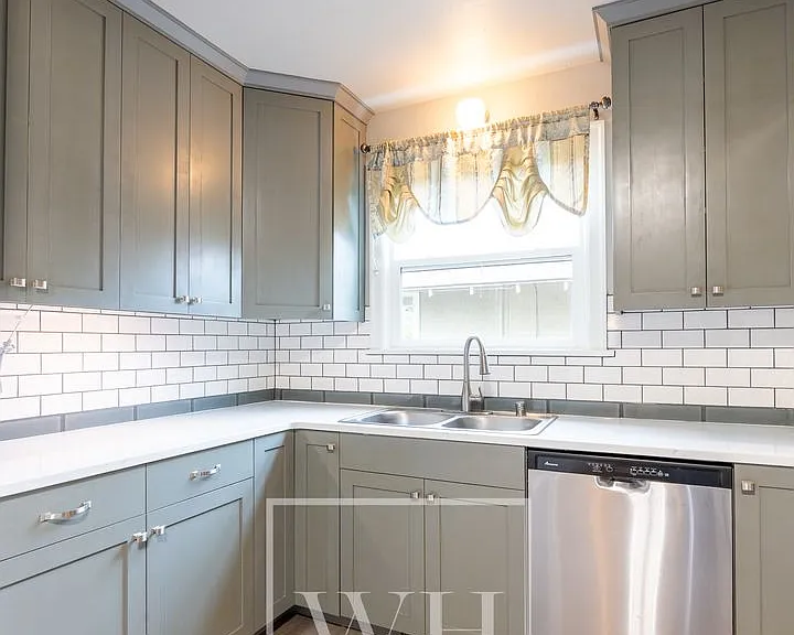 334 E Chestnut St — Photo 23