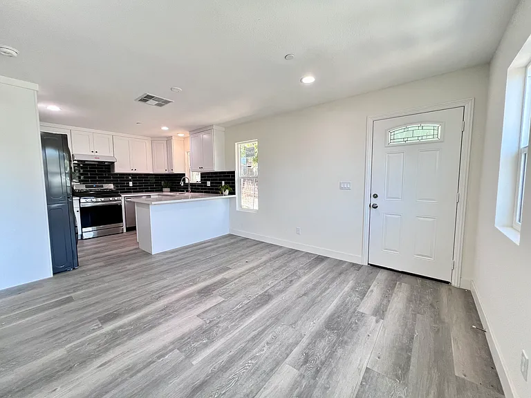 1933 Vestal Ave — Photo 14