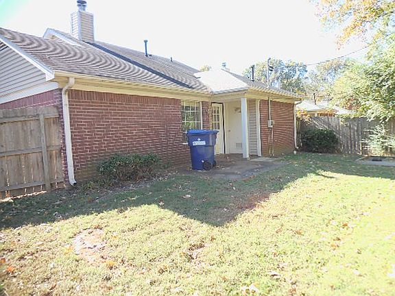 2nd image of 841 Pecan Gardens Cir W