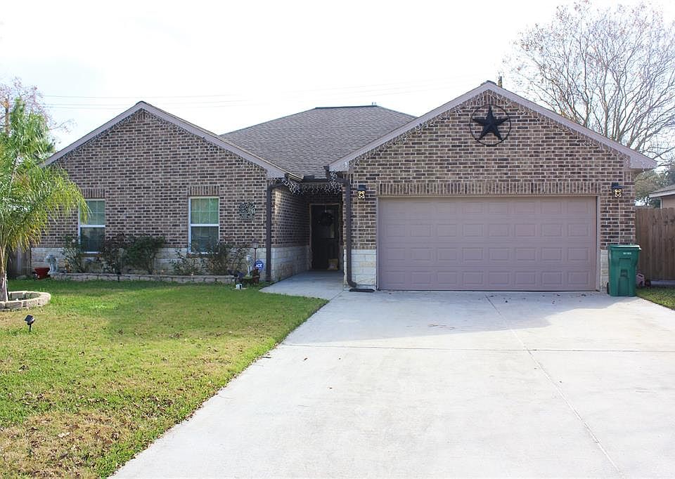 1st image of 2704 McNay Dr