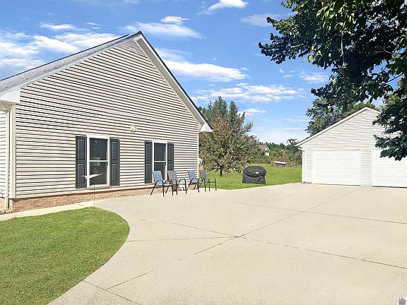 3rd image of 284 Farmersville Rd