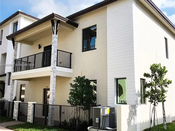 4583 NW 83rd Pl, Doral, FL 33166