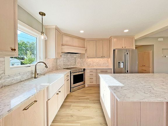 3rd image of 408 S Olive St