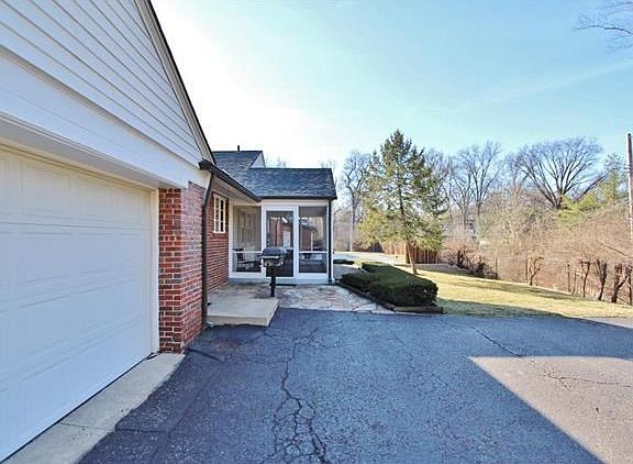 4th image of 17 Narragansett Dr