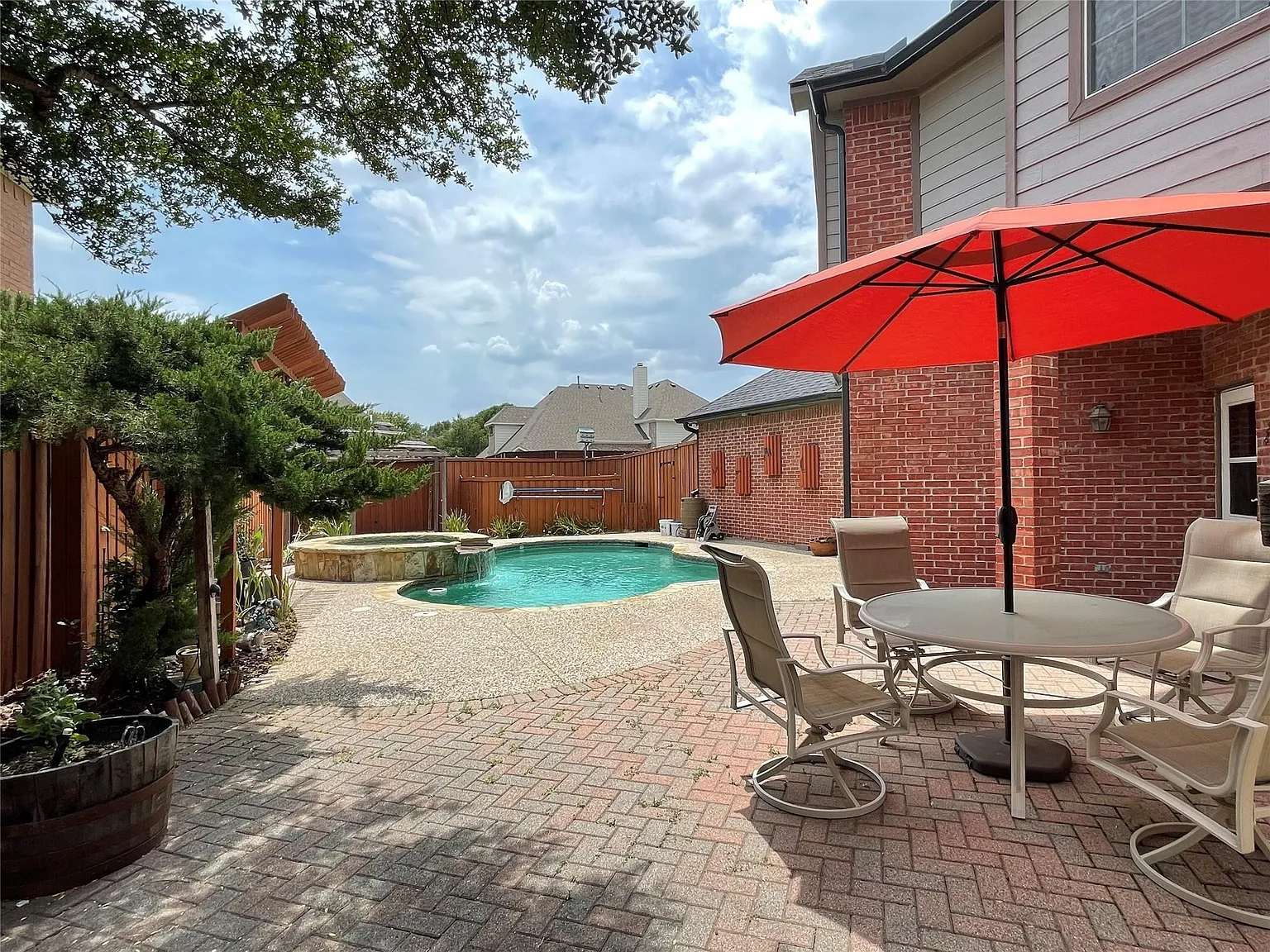 4 bed, 3272 sqft, $3,350 — Photo 2