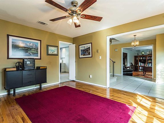 3rd image of 87 Whitewood Dr