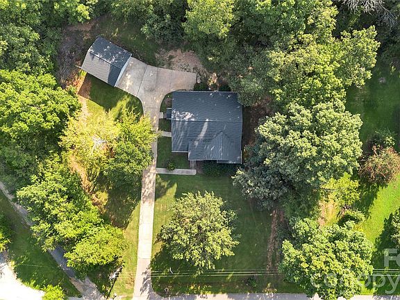 3rd image of 1636 Cedar Terrace Dr