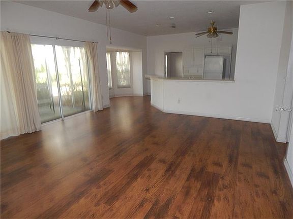 4th image of 1626 Red Oak Ln