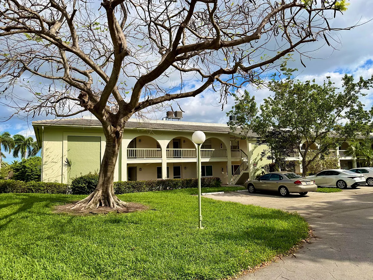 Building Photo - 1101 Bahama Bnd #A1