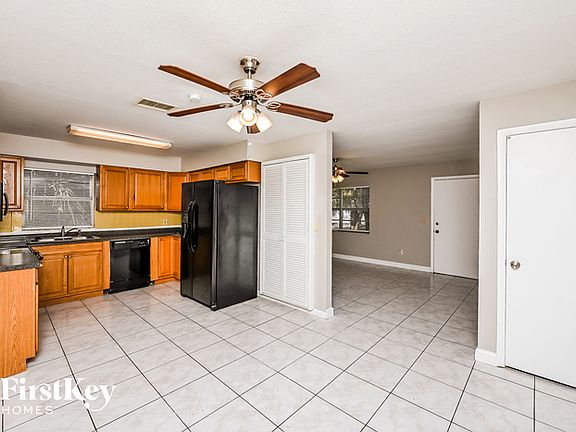 4th image of 7429 Lakeshore Dr