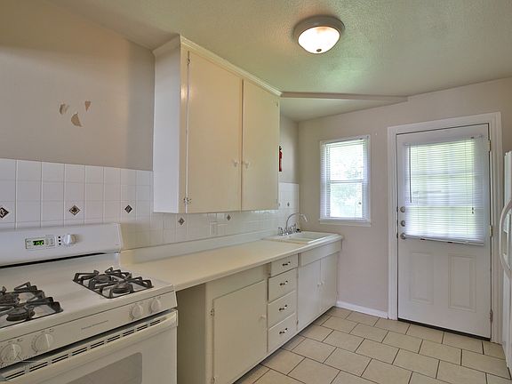 3rd image of 2310 Meander St