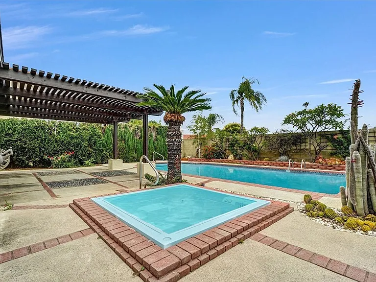 16560 Elm Haven Dr — Photo 29