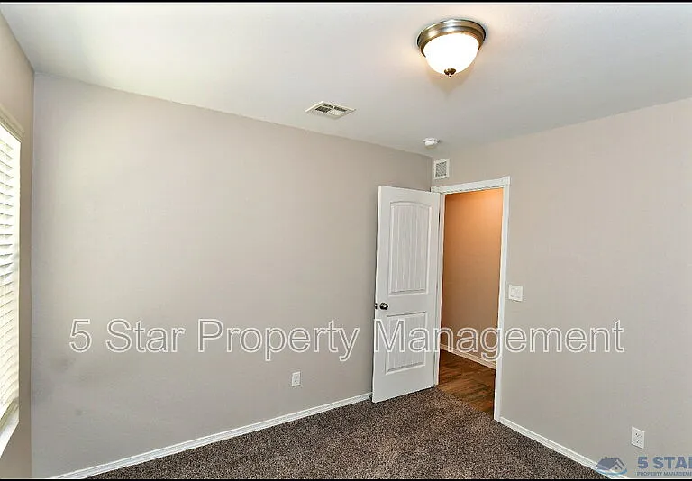 963 Aircoupe Way — Photo 32