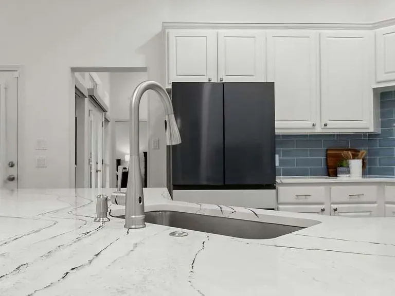 2913 Victoria Cv — Photo 12