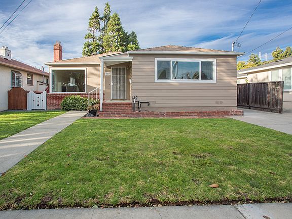 3rd image of 920 Evergreen Ave