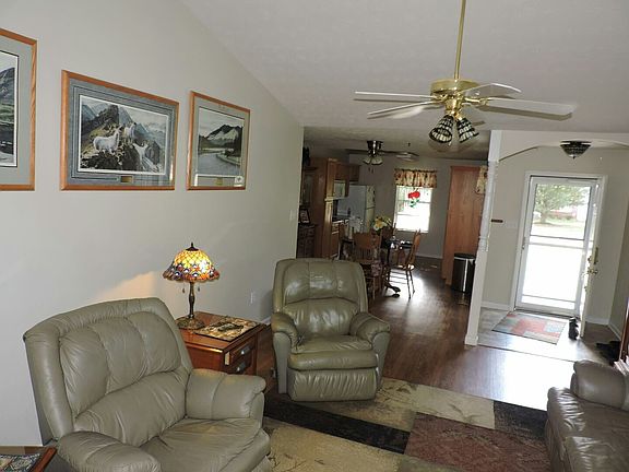 2nd image of 1528 Banyan Ln