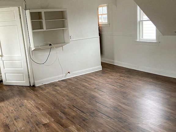 2nd image of 196 Benzinger St #Ur