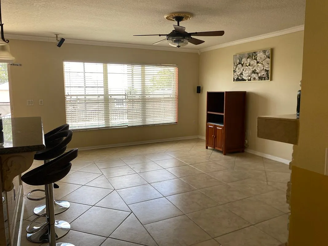 4 bed, 2.0 bath, 1950 sqft, $2,600 — Photo 3