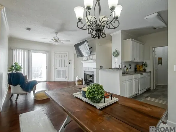 12430 River Highlands Dr Unit J, Saint Amant, LA 70774