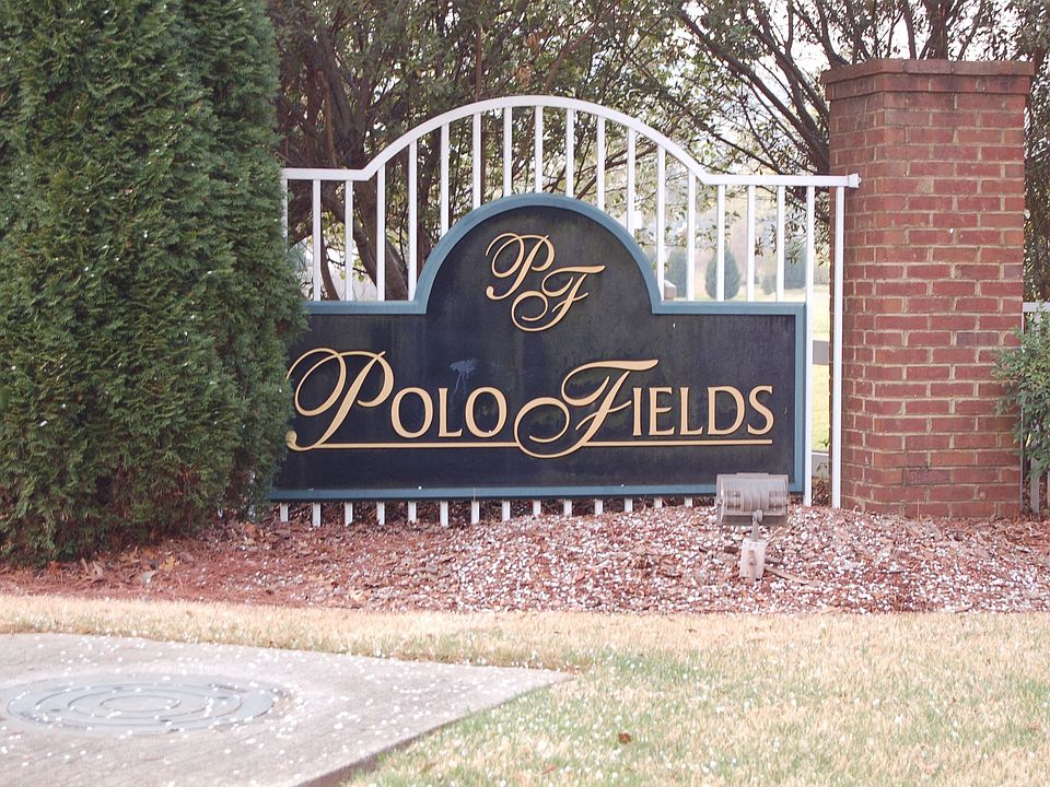 Community located less than 2 miles from I-75! Close to Amenities
