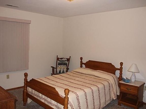 5th image of 104 Oconomowoc Sq