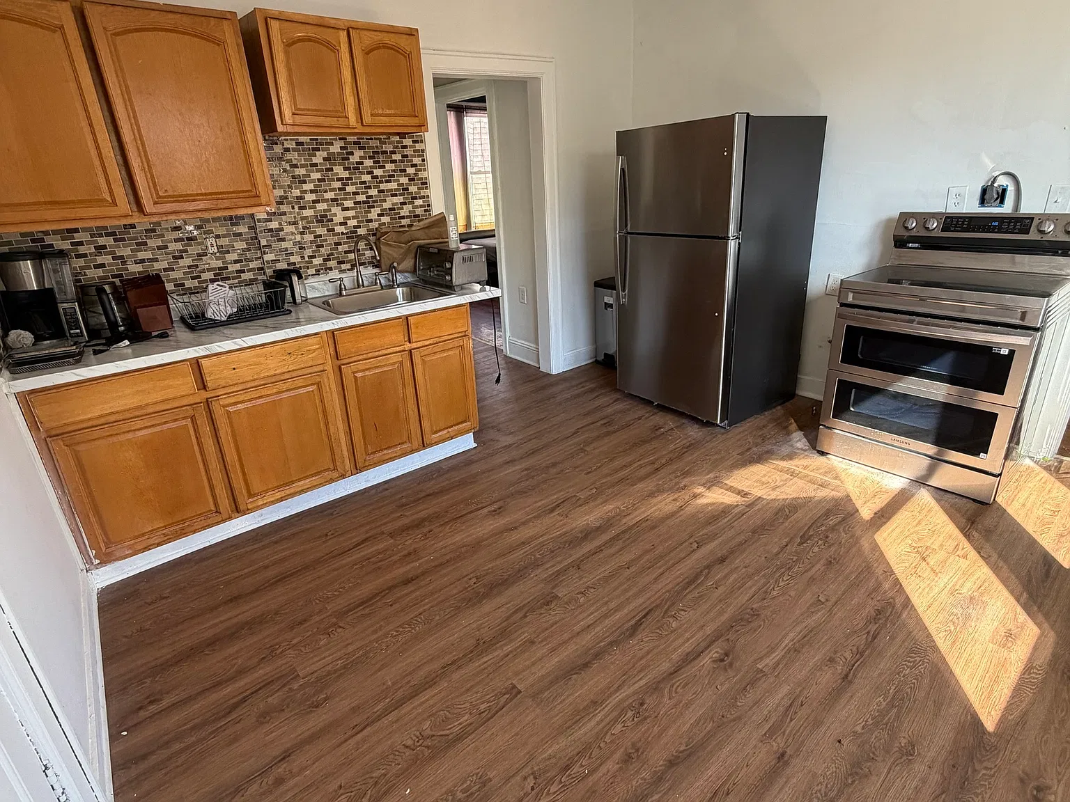 4 bed, 1.0 bath, 1200 sqft, $2,000 — Photo 2