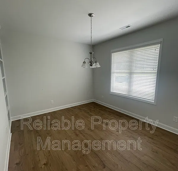 237 Brisbane Dr — Photo 3
