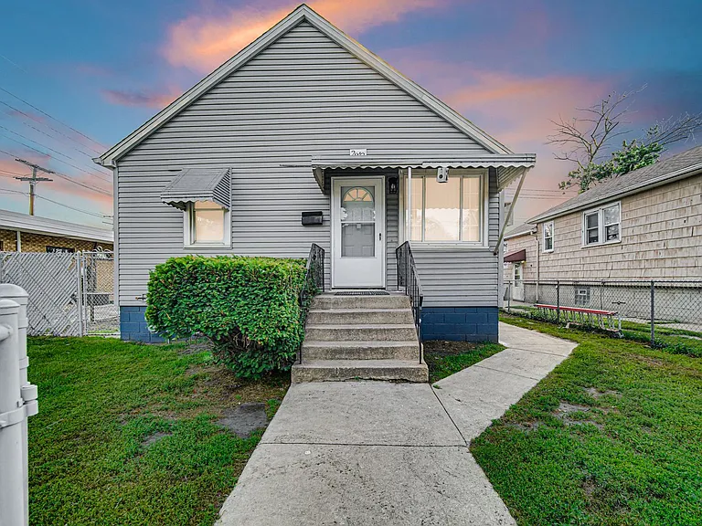 2842 Schrage Ave — Photo 3
