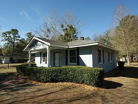 4th image of 210 Pinewood Dr