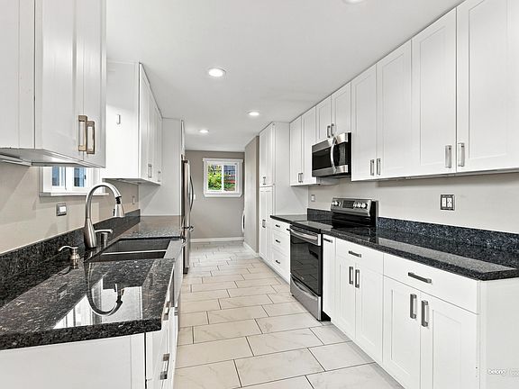 5th image of 10249 19th Ave SW
