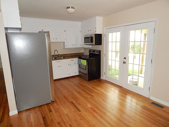 3rd image of 275 Forest Ln