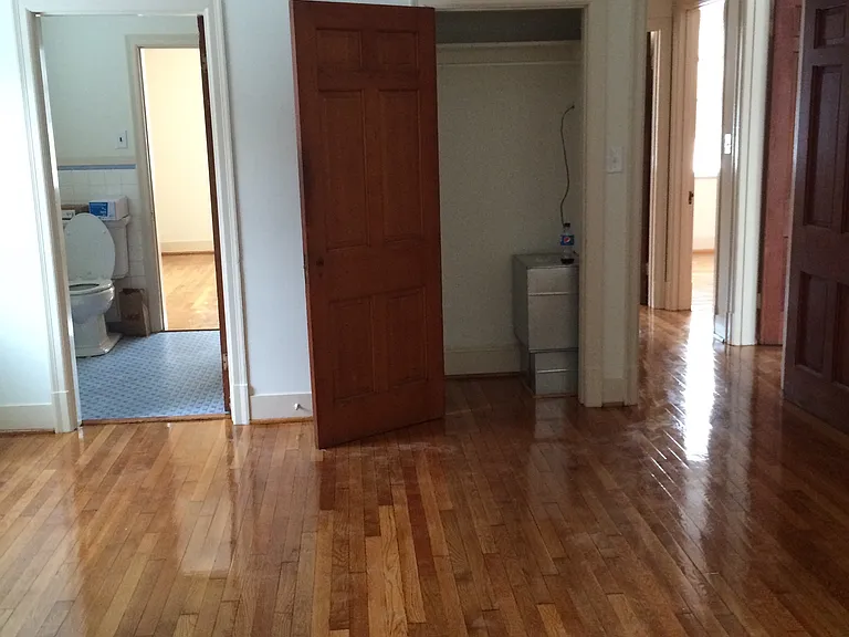 534 Logan St — Photo 13