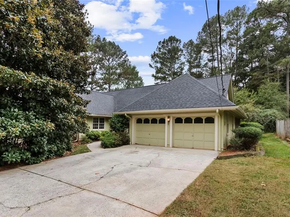 1559 Norwood Dr, Lilburn, GA 30047