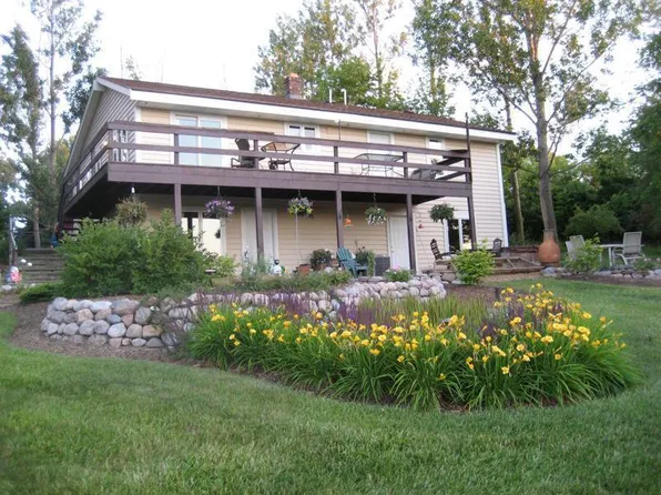 18300 West Lawnsdale ROAD, New Berlin, WI 53146