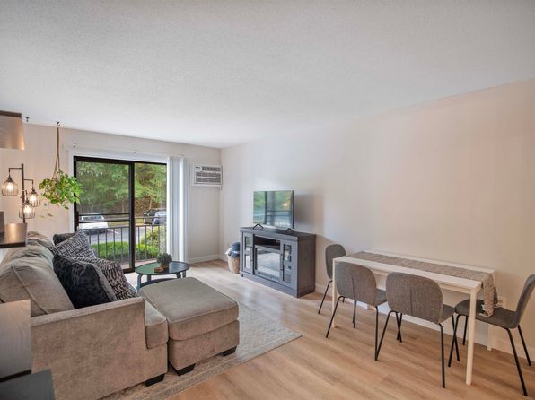 19 Country Club Dr APT 5