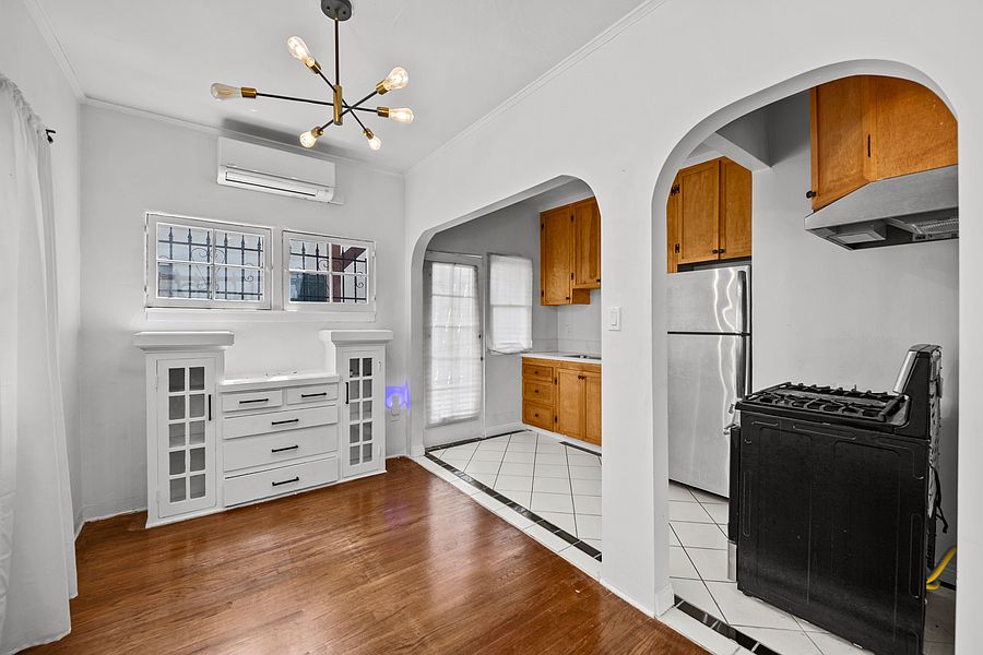 1st image of 647 N Spaulding Ave #643.15