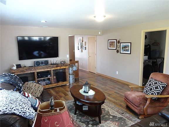 3rd image of 1916 Leanne Ave