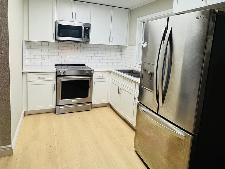 4910 Huppel Ave — Photo 24