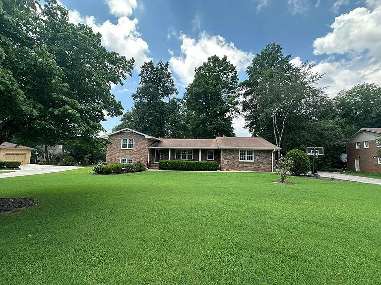 2653 Club Valley Dr NE — Photo 2