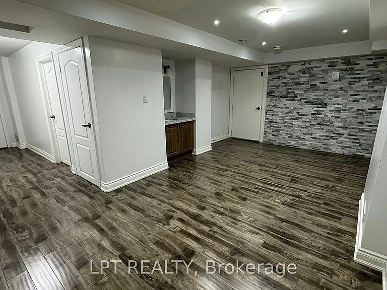 87 Maple Valley St #LOWER — Photo 1