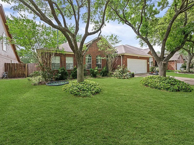 2214 Lashley Ct — Photo 3