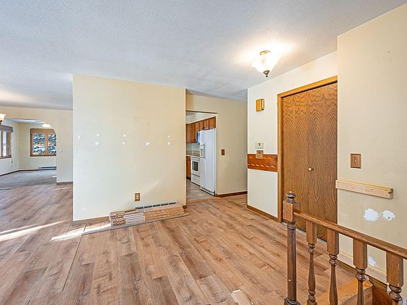 5th image of 225 S 7th Ave E #E