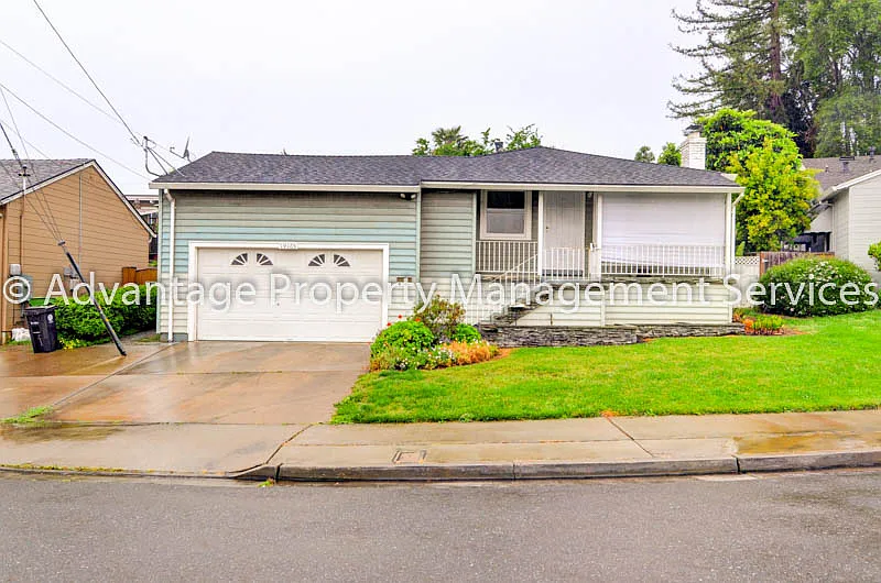 19165 Almond Rd photo 1