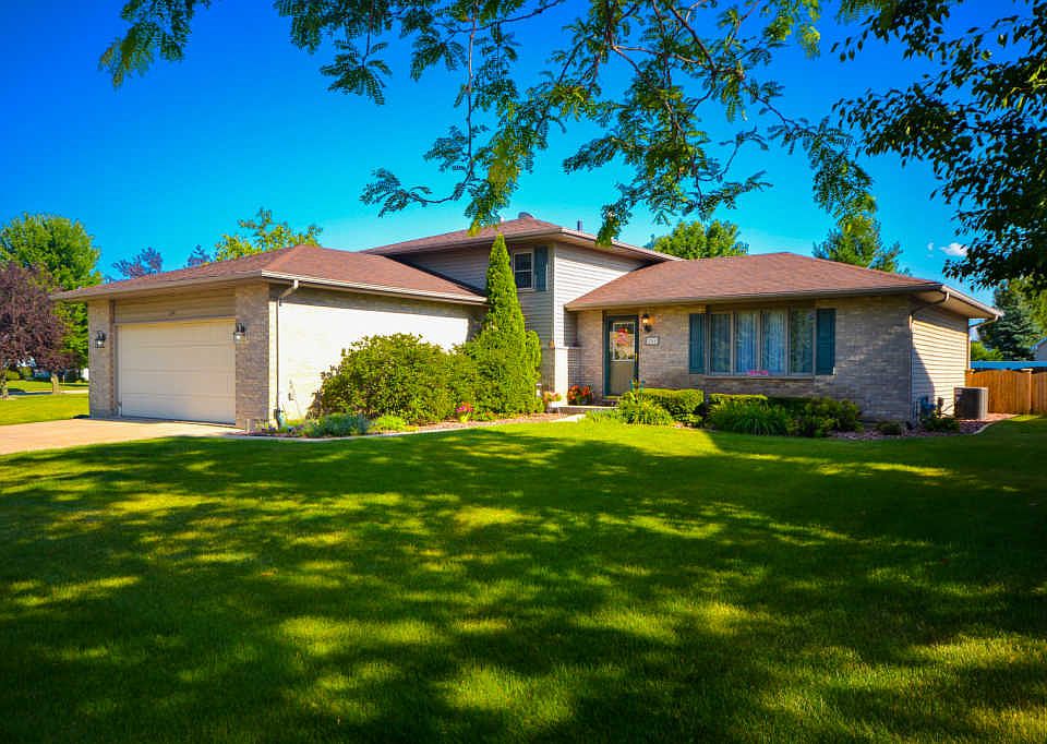 1st image of 204 Woodbine Dr