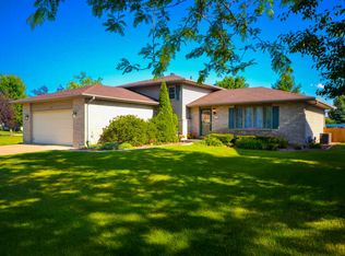 204 Woodbine Dr, Elwood, IL 60421