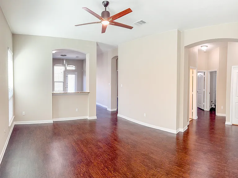 3407 Castleton Dr — Photo 5