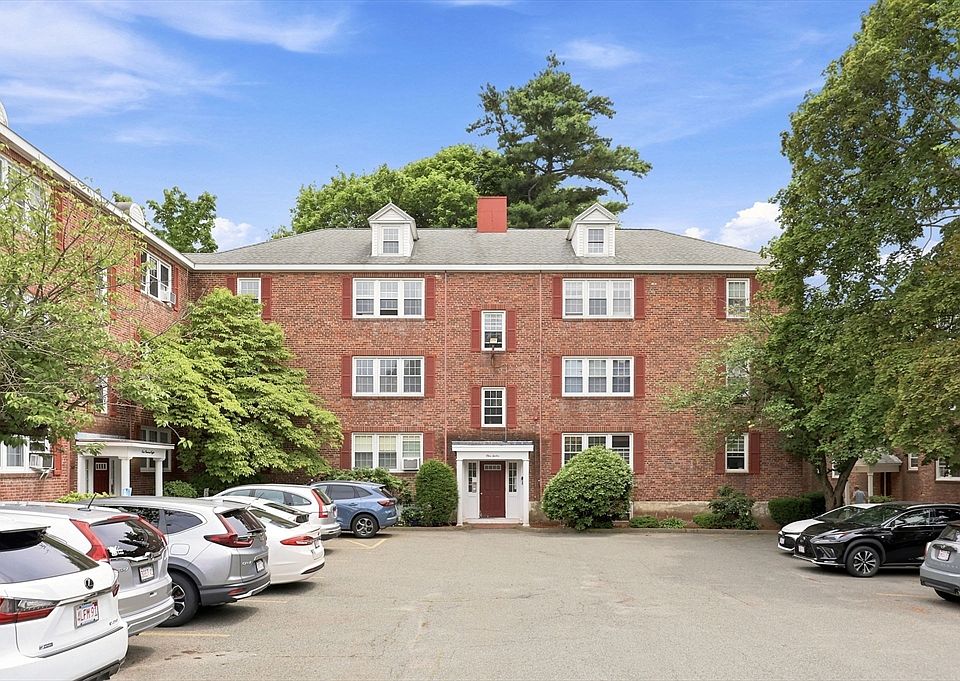 1st image of 112 Maple St APT 4