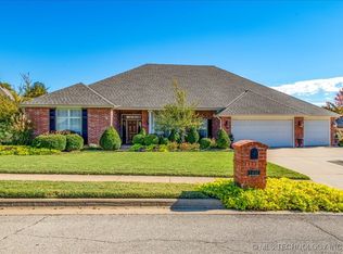 2816 Roanoke Ridge Rd, Bartlesville, OK 74006