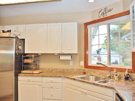 3rd image of 5680 Hacienda Ave